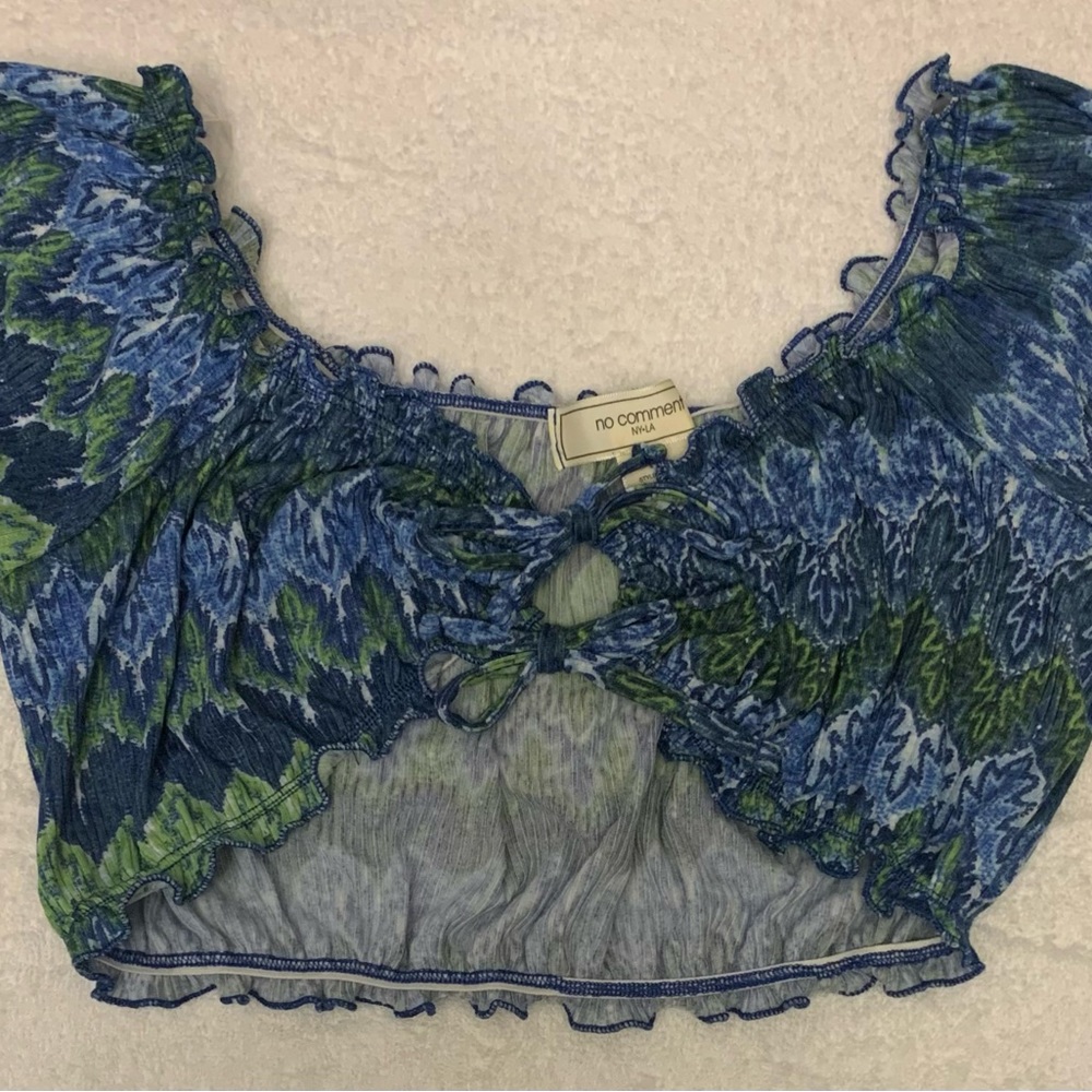 New- No Comment NY•LA - Junior Fashion Circle Opening In Front Crop Top - Size M